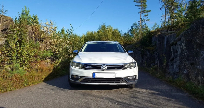 Volkswagen Passat cena 69000 przebieg: 208000, rok produkcji 2016 z Mława małe 137